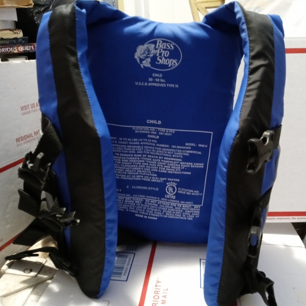 🏊🎿BASS PRO SHOP🚢CHILD LIFE JACKET